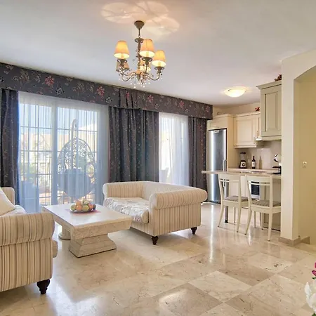 Feel At Home! Two Level With 2 Terraces And Swimming Pool Apartment *