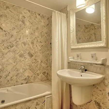 Feel At Home! Two Level With 2 Terraces And Swimming Pool