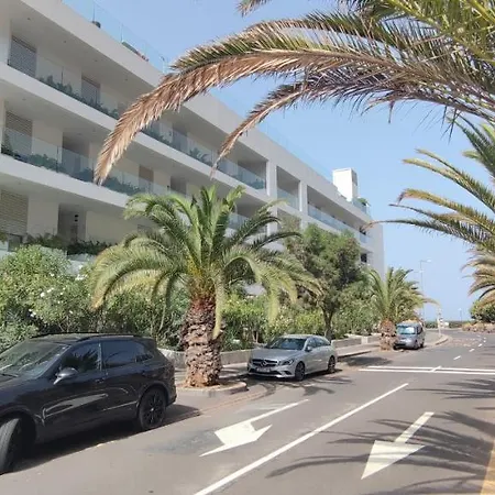 Feel At Home! Two Level With 2 Terraces And Swimming Pool